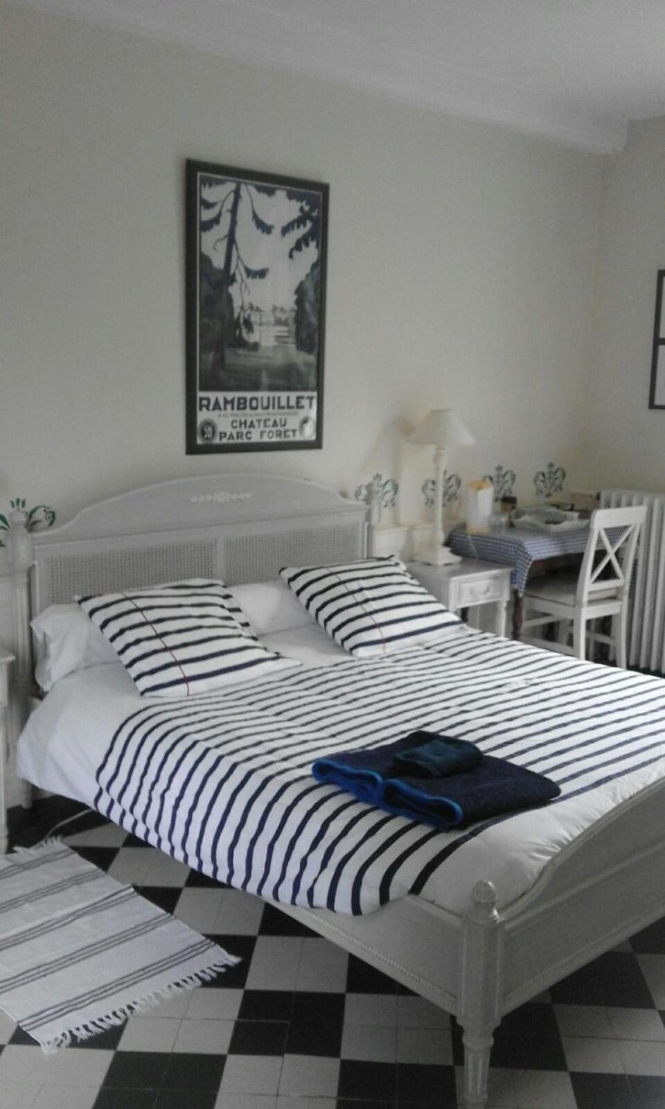 Bed and Breakfast Manoir De L'As De Trefle Isneauville Habitación foto